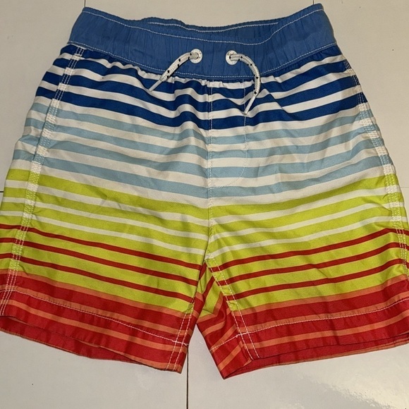 Bundle (2) boys swim trunks. Gap and Cat&Jack. Multi colored. Lined. Size S 6-7. - Picture 2 of 8